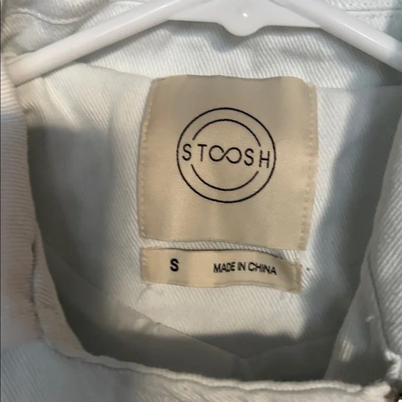 STOOSH White jean jacket. Beautiful detailed Blue floral embroidery. Size small - Picture 4 of 12